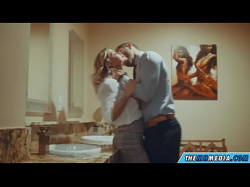 ❤️ Kad te prsata plavuša zavede u javnom zahodu ❌ Analni video kod nas ❤